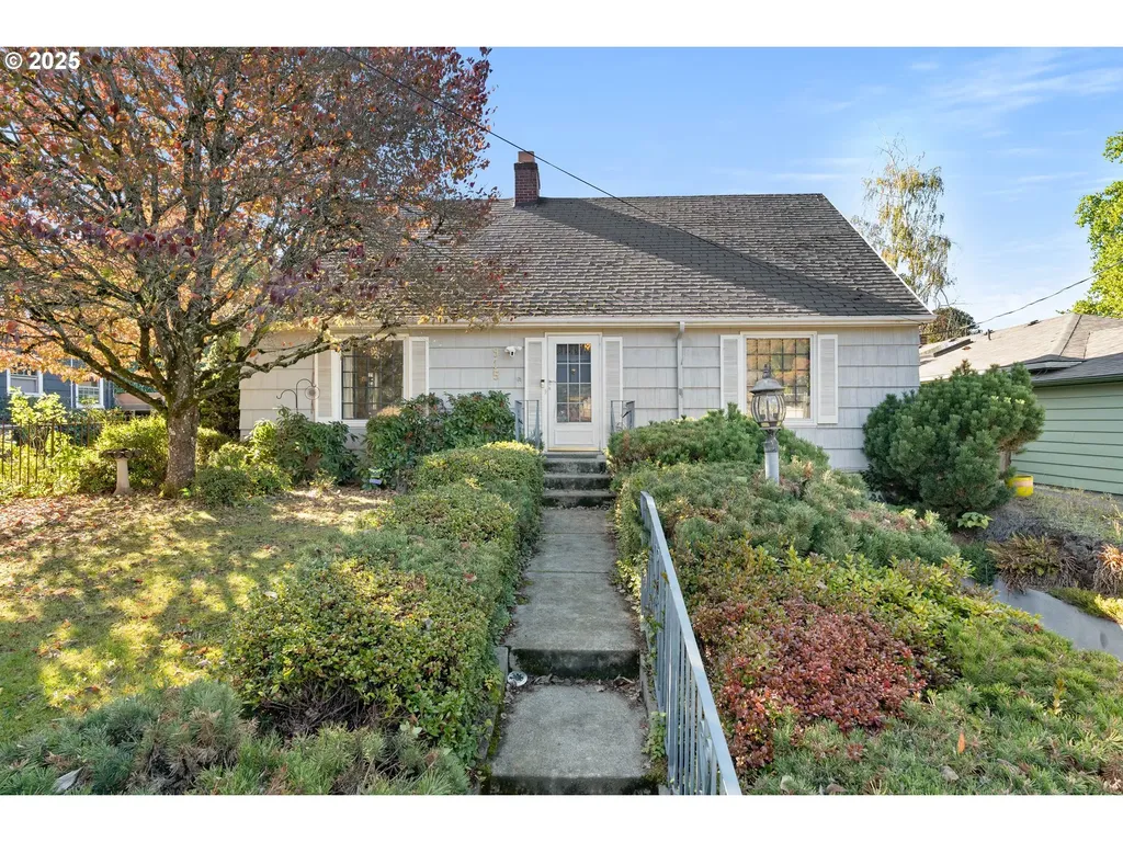 915 SE 53rd Avenue Portland OR 97215