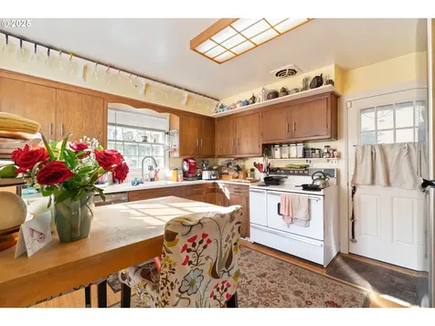 915 SE 53rd Avenue Portland OR 97215