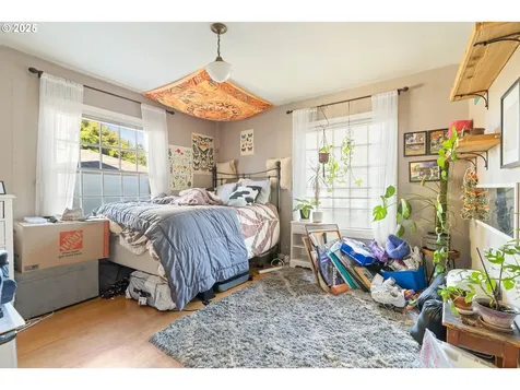 915 SE 53rd Avenue Portland OR 97215