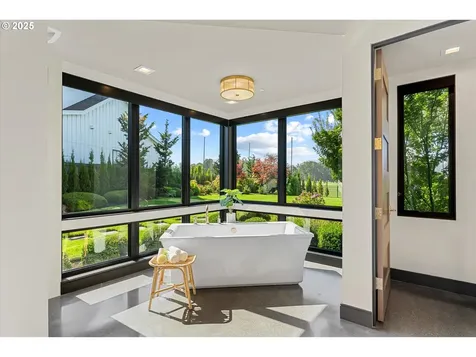 5652 SE Mcinnis Street Hillsboro OR 97123