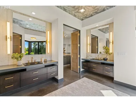 5652 SE Mcinnis Street Hillsboro OR 97123