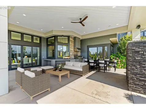 5652 SE Mcinnis Street Hillsboro OR 97123
