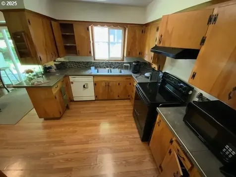 12116 SE Foster Road Portland OR 97266