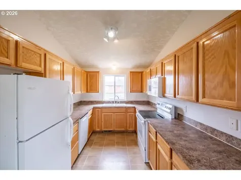 1525 Park Avenue NE Salem OR 97301