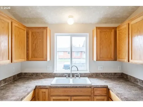 1525 Park Avenue NE Salem OR 97301