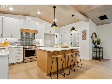 17253 SW Rivendell Drive Portland OR 97224