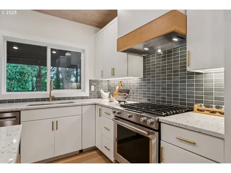 17253 SW Rivendell Drive Portland OR 97224