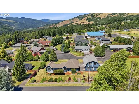 1114 Neal Road White Salmon WA 98672