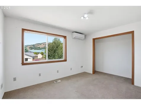 1114 Neal Road White Salmon WA 98672