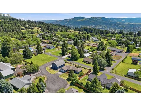 1114 Neal Road White Salmon WA 98672