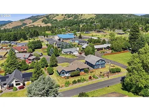 1114 Neal Road White Salmon WA 98672