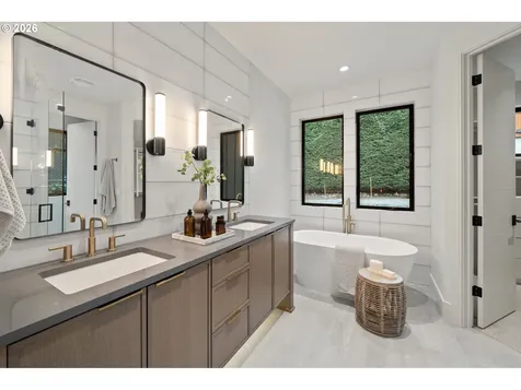 530 8th Street Lake Oswego OR 97034