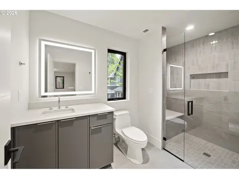 530 8th Street Lake Oswego OR 97034