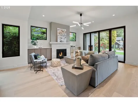 530 8th Street Lake Oswego OR 97034