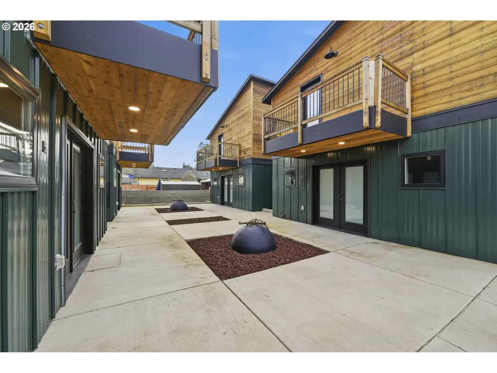 50 S 17th Street Cottage Grove OR 97424