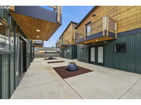 50 S 17th Street Cottage Grove OR 97424