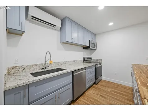 50 S 17th Street Cottage Grove OR 97424