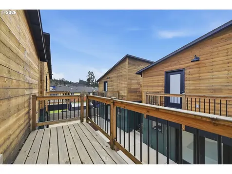 50 S 17th Street Cottage Grove OR 97424