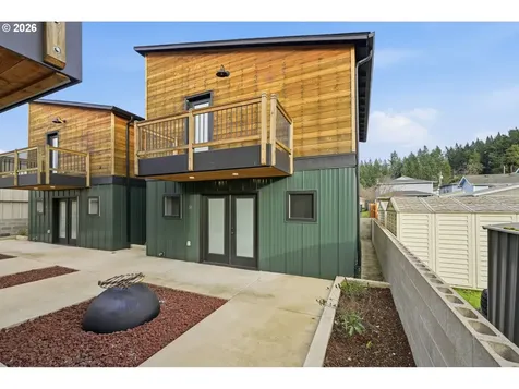 50 S 17th Street Cottage Grove OR 97424