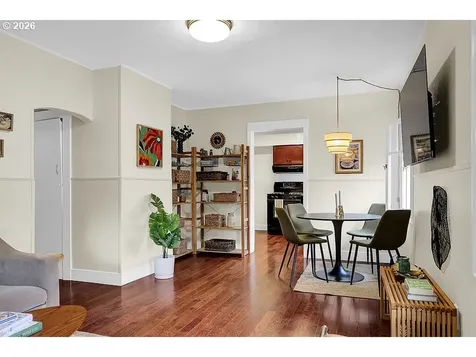 5537 SW Florida Street Portland OR 97219