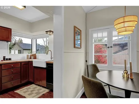 5537 SW Florida Street Portland OR 97219