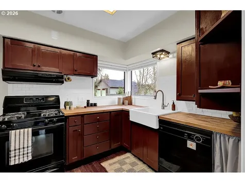 5537 SW Florida Street Portland OR 97219