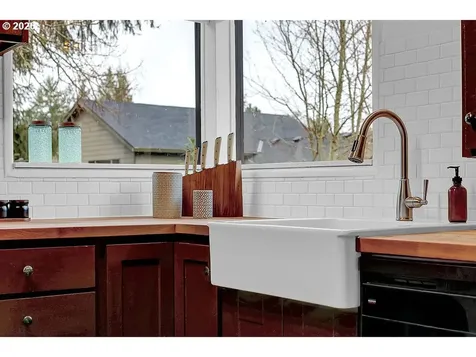 5537 SW Florida Street Portland OR 97219
