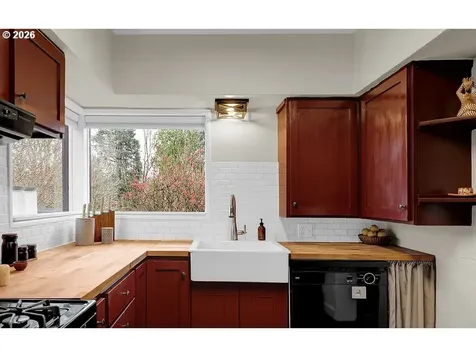 5537 SW Florida Street Portland OR 97219