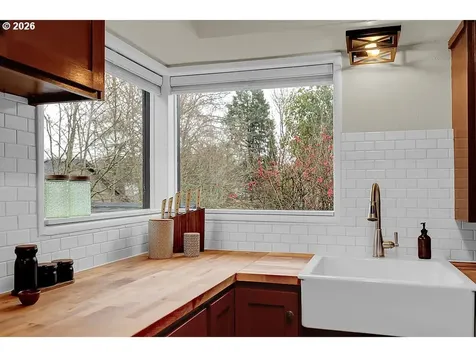 5537 SW Florida Street Portland OR 97219