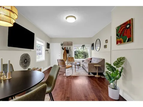 5537 SW Florida Street Portland OR 97219