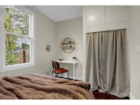 5537 SW Florida Street Portland OR 97219