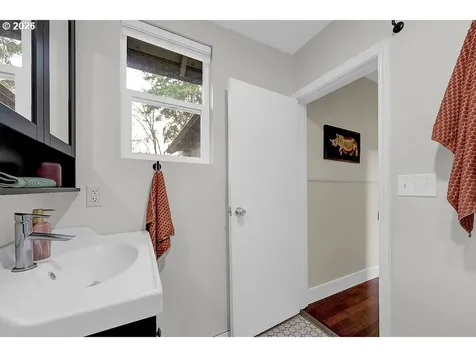 5537 SW Florida Street Portland OR 97219