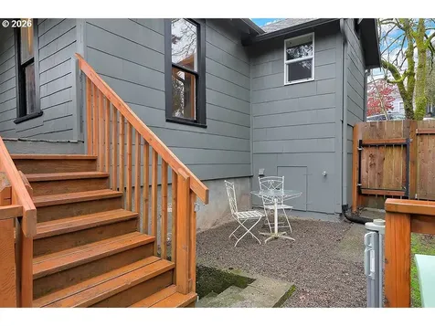 5537 SW Florida Street Portland OR 97219