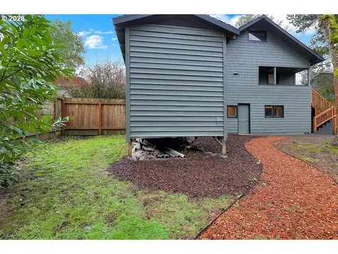 5537 SW Florida Street Portland OR 97219