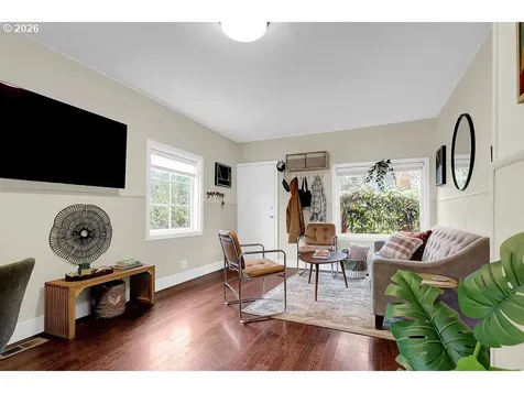 5537 SW Florida Street Portland OR 97219