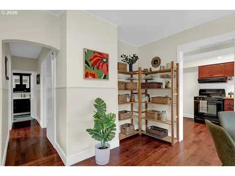 5537 SW Florida Street Portland OR 97219