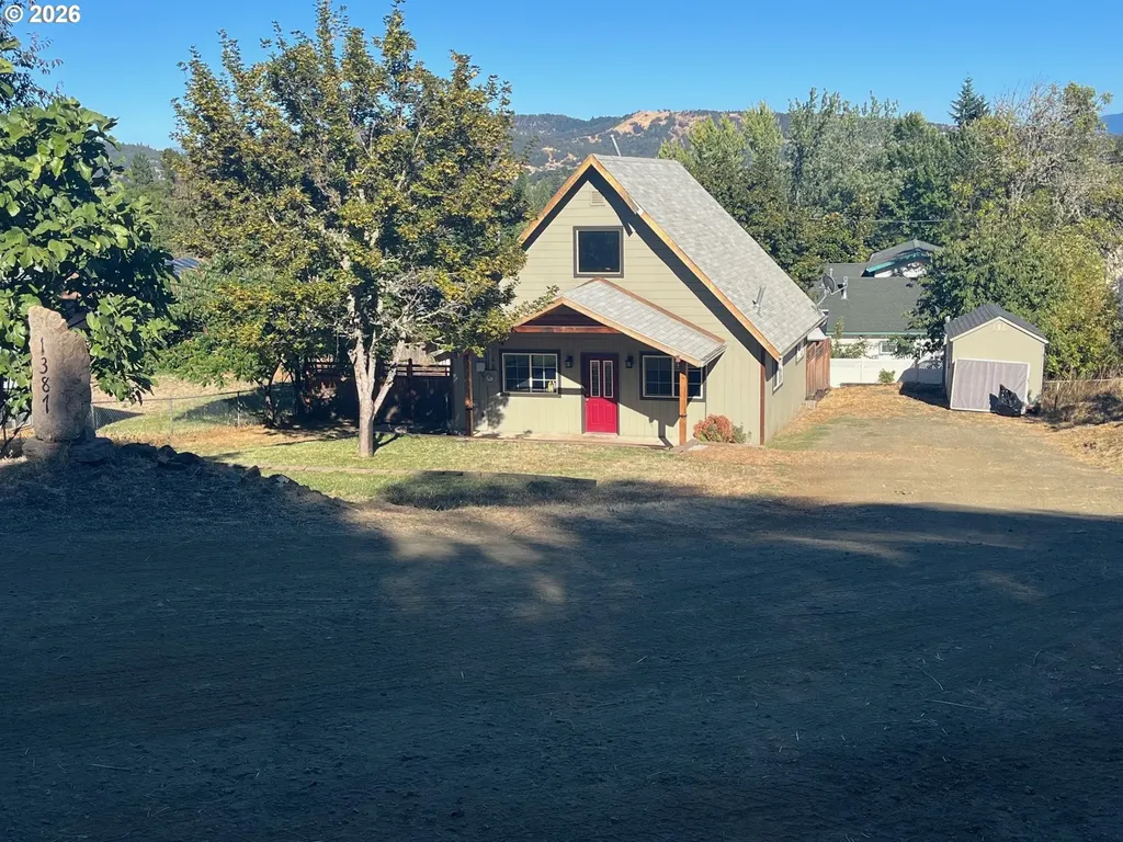1387 NW Grove Street Roseburg OR 97471
