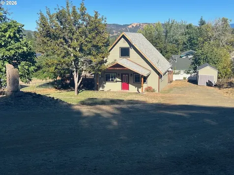 1387 NW Grove Street Roseburg OR 97471
