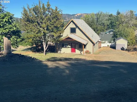1387 NW Grove Street Roseburg OR 97471