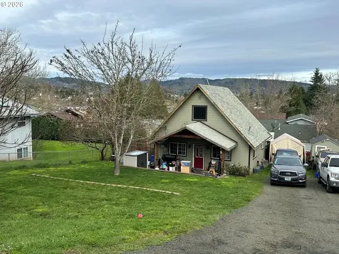 1387 NW Grove Street Roseburg OR 97471