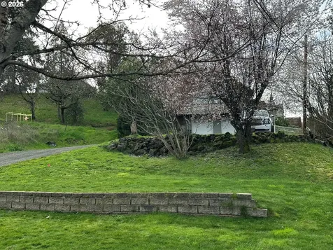 1387 NW Grove Street Roseburg OR 97471
