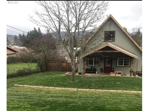 1387 NW Grove Street Roseburg OR 97471