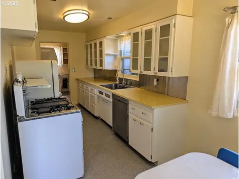 1891 Linnell Avenue Roseburg OR 97471