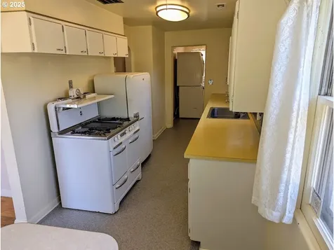 1891 Linnell Avenue Roseburg OR 97471