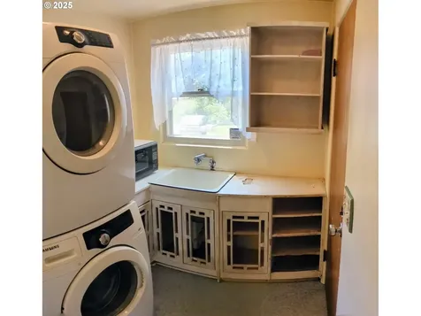 1891 Linnell Avenue Roseburg OR 97471