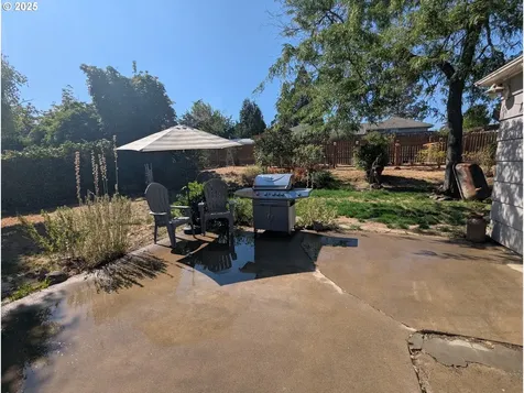 1891 Linnell Avenue Roseburg OR 97471