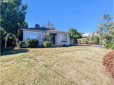 1891 Linnell Avenue Roseburg OR 97471