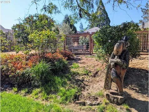 1891 Linnell Avenue Roseburg OR 97471