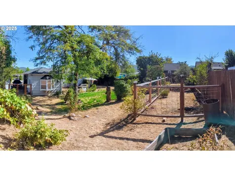 1891 Linnell Avenue Roseburg OR 97471