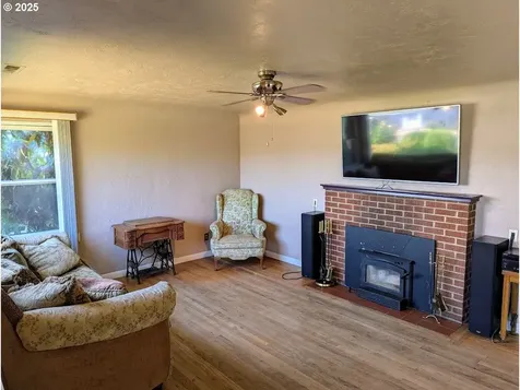 1891 Linnell Avenue Roseburg OR 97471